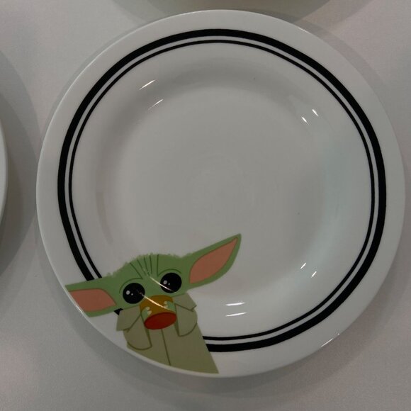 Star Wars Mandalorian &Grogu Ceramic Dessert Plates Set Of 4 Featuring Baby Yoda - Picture 4 of 13